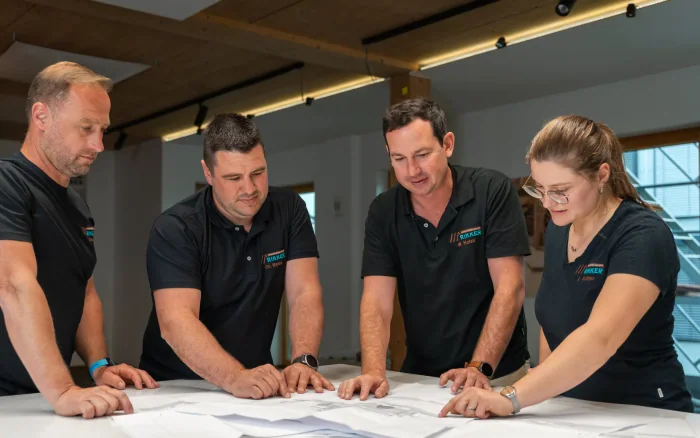Rikker Team bei der Planung eines Holzbauprojekts