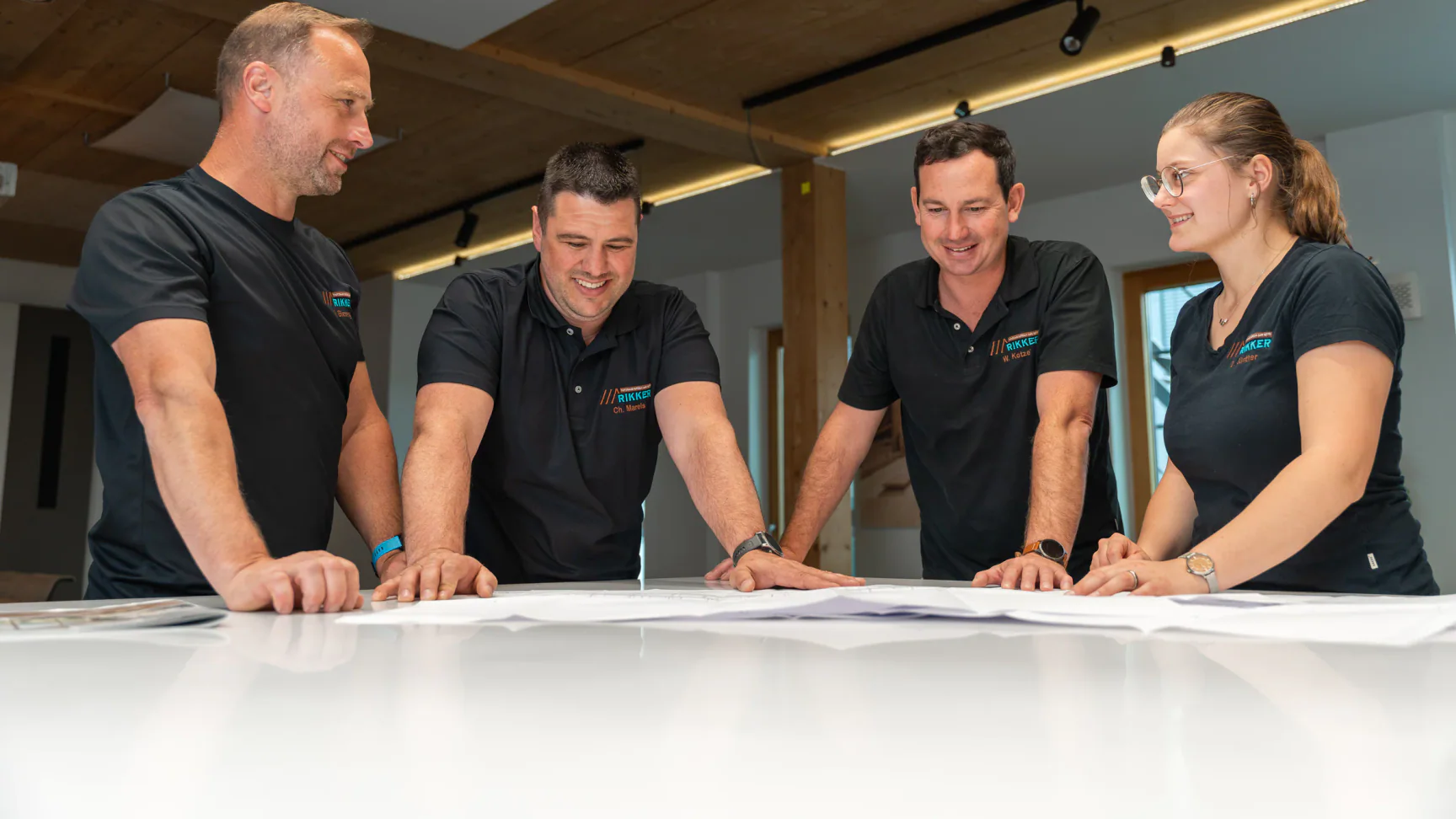 Rikker Team bei der Projektplanung